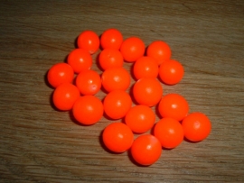 Mooie  fluor oranje Buri zaden van 12 mm.