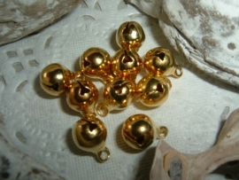 20 Stuks mooie gold plated belletjes van 8 x 10 mm.