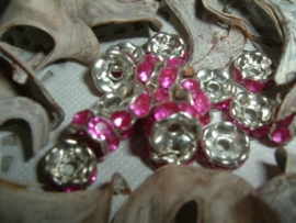Mooie zilverkleurige spacers met fuchsia steentjes 8 mm.