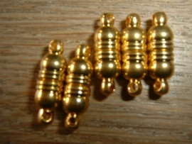 Mooie goudkleurige magneetsluitingen