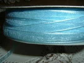 Mooi lichtblauw organza lint van 7 mm.