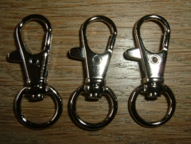 Mooie antiek zilverkleurige sleutelhangers van 37mm.