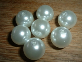 Mooie grote witte glasparels van 16 mm.