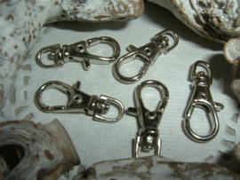 Mooie antiek zilverkleurige sleutelhangers van 23 mm.