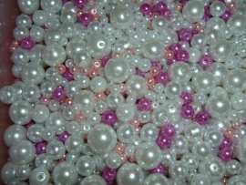 Mooie mix van 25 gram witte, roze en fuchsia gekleurde glasparels