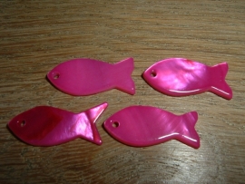 Mooie hangertjes in de vorm van een fuchsia visje