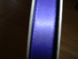 Mooi satijnlint 9 mm. in de kleur paars