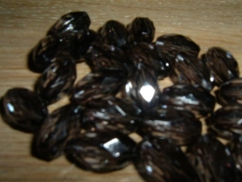 25 Mooie transparante zwarte facetkralen van acryl 13 mm.