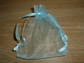 Mooie lichtblauwe organza zakjes