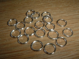 50 Dubbele zilverkleurige ringetjes van 8 mm.