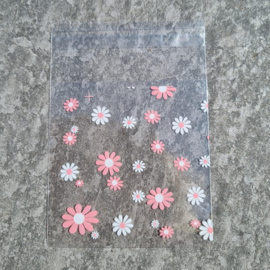 10 stuks Plastic cadeauzakjes / inpakzakjes bloemen 7x7 cm.