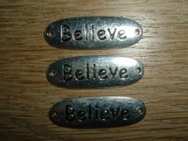 Metalen zilverkleurige tussenzetsels "BELIEVE"