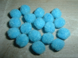 20 Stuks mooie lichtblauwe pompoms van 8 mm.