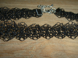 Mooie  choker ketting van zwart kant