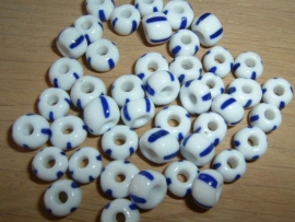 Kleine handelskraaltjes in wit met blauwe streepjes