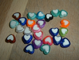 25 Stuks mooie gekleurde hartjes met een witte kern