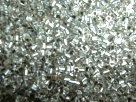 100 zilverkleurige knijpkraaltjes (buisjes) van 1,5 mm.
