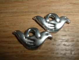 Mooie antique zilverkleurige metalen hangertjes "duifje"