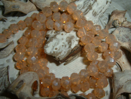 25 Stuks mooie Top Facet kralen in abrikoos poeder opal  van 6 x 4 mm.