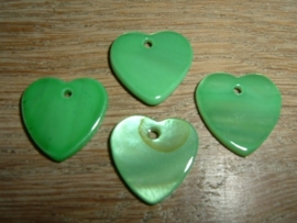 Mooie hangertjes in de vorm van een groen hartje