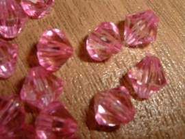 25 Mooie transparant roze facetkralen (konisch) van acryl 10 mm.