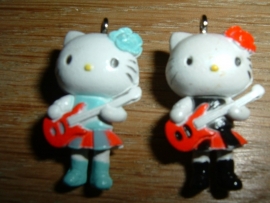 Leuke Hello Kitty hangertjes met gitaartje