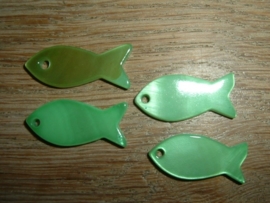 Mooie hangertjes in de vorm van een groen visje