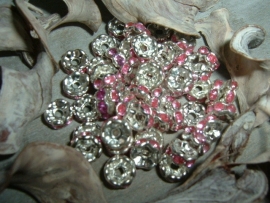 Mooie zilverkleurige spacers met roze steentjes van 6 mm.