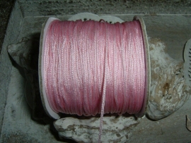Mooi lichtroze macrame draad van 0.7 mm.