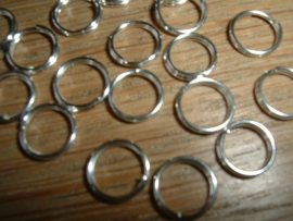 50 Dubbele zilverkleurige ringetjes van 8 mm.