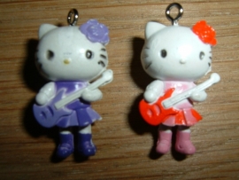 Leuke Hello Kitty hangertjes met gitaartje