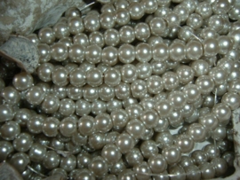50 Stuks mooie zilver taupe glasparels 6 mm.