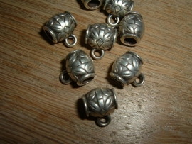 Mooie DQ metalen hangers in antiek zilver