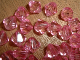 50 Mooie transparant roze facetkralen (konisch) van acryl 10 mm.
