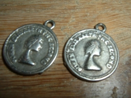 Mooie hangertjes  Munt Queen Elizabeth