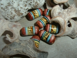 Mooie indianenkralen in de vorm van een buisje 12 mm.