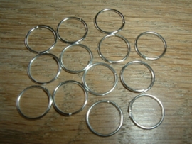 100 Stuks mooie silverplated ringetjes van 10 mm.