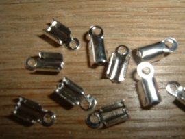 10 zilverkleurige veterklemmetjes 10x4mm.