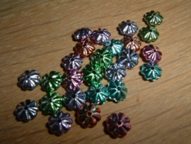 Kleine bloemetjes kralen in metallic kleuren