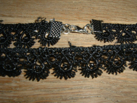 Mooie  choker ketting van zwart kant