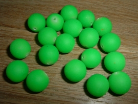 Mooie fluor groene Buri zaden van 12 mm.