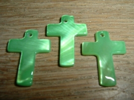Mooie hangertjes in de vorm van een groen kruisje