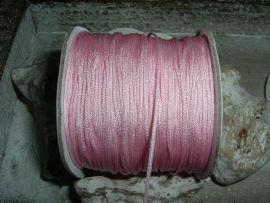 Mooi lichtroze macrame draad van 0.7 mm.