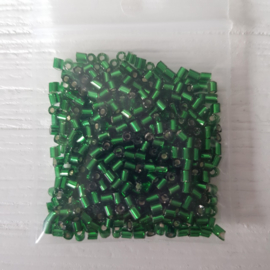 6 gram mooie glanzende glaskraaltjes groen (staafje) 2 mm