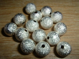 Mooie ronde zilver frosted kralen van 10 mm.