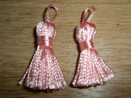 Mooie roze kwastjes van 25 mm.