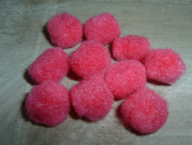 10 Stuks mooie roze pompoms van 15 mm.