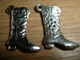 Mooie zilverkleurige metalen hangertjes "laars"