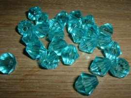 25 Mooie transparant turquoise facetkralen (konisch) van acryl 10 mm.