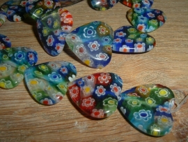 Mooie millefiori kralen in de vorm van een hartje
